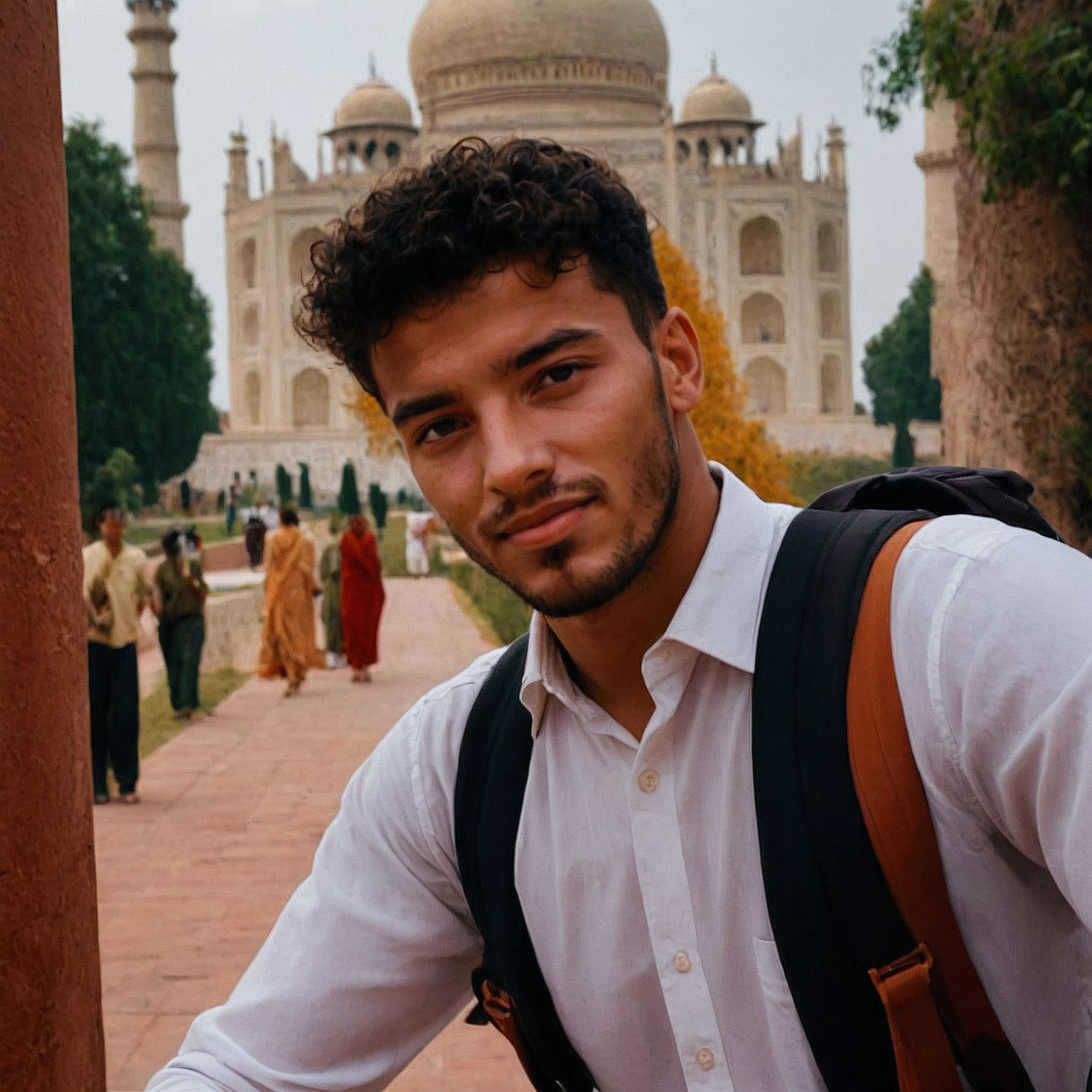 Menajem Pérez in front of the Taj Mahal, where timeless beauty frames a moment of calm.